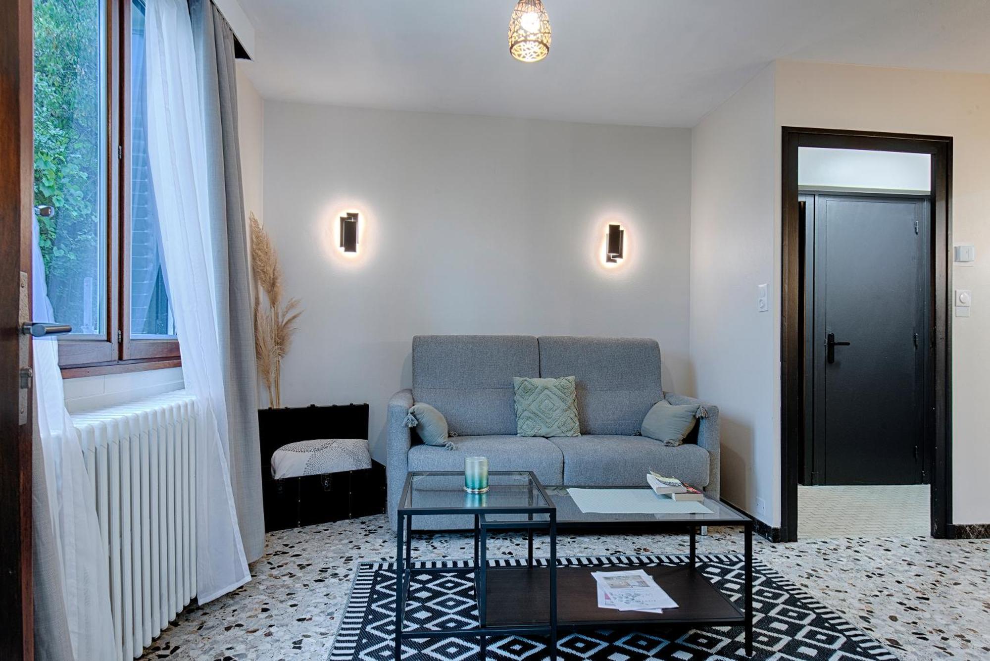 Les Cantinieres - Bourgoin Jallieu - Jardin Prive Ruy-Montceau Exterior photo